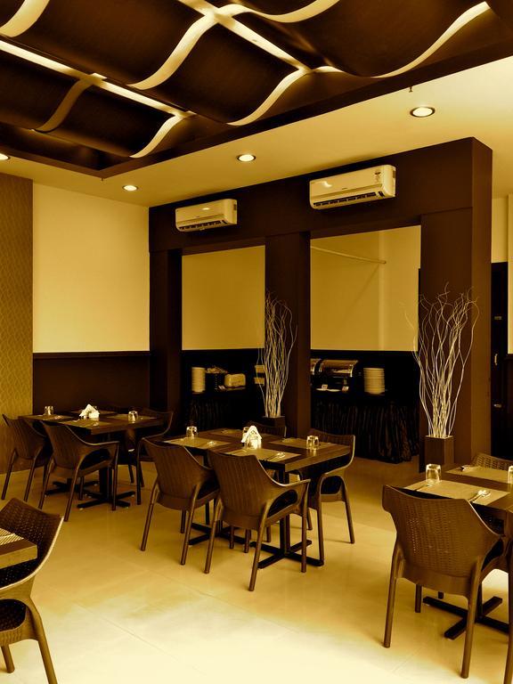 Imperial Regency Hotel Kochi Exterior foto