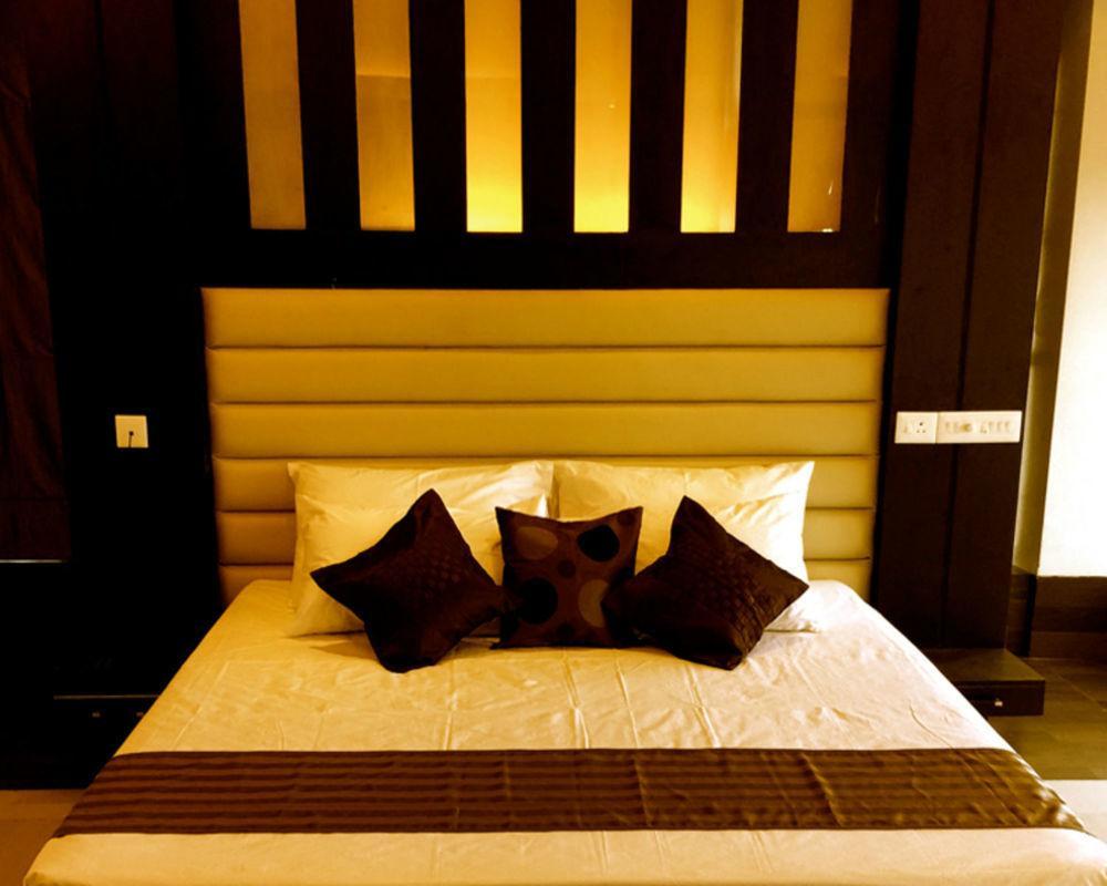 Imperial Regency Hotel Kochi Exterior foto