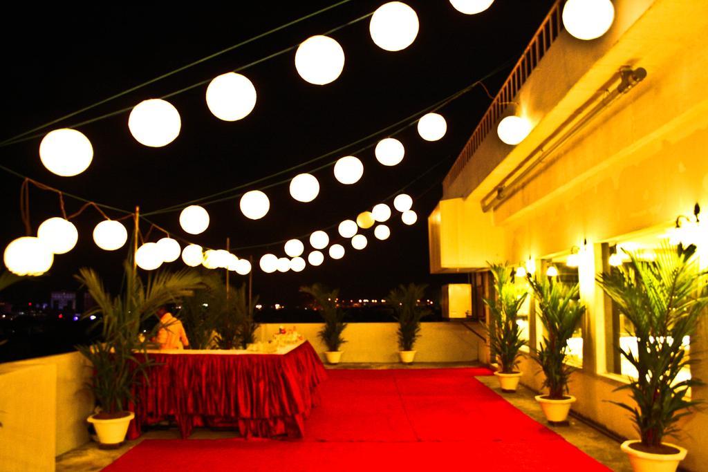 Imperial Regency Hotel Kochi Exterior foto