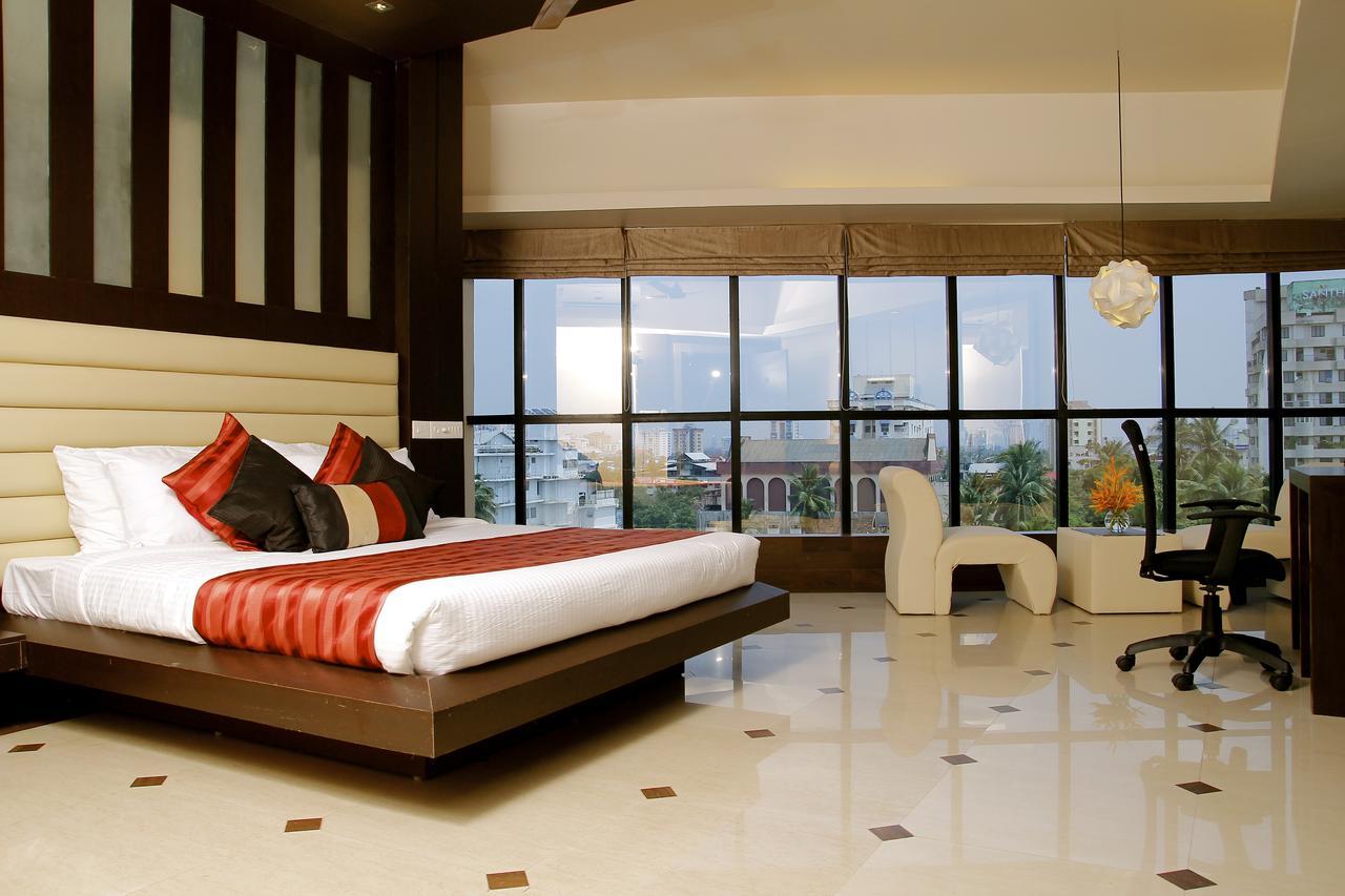 Imperial Regency Hotel Kochi Exterior foto