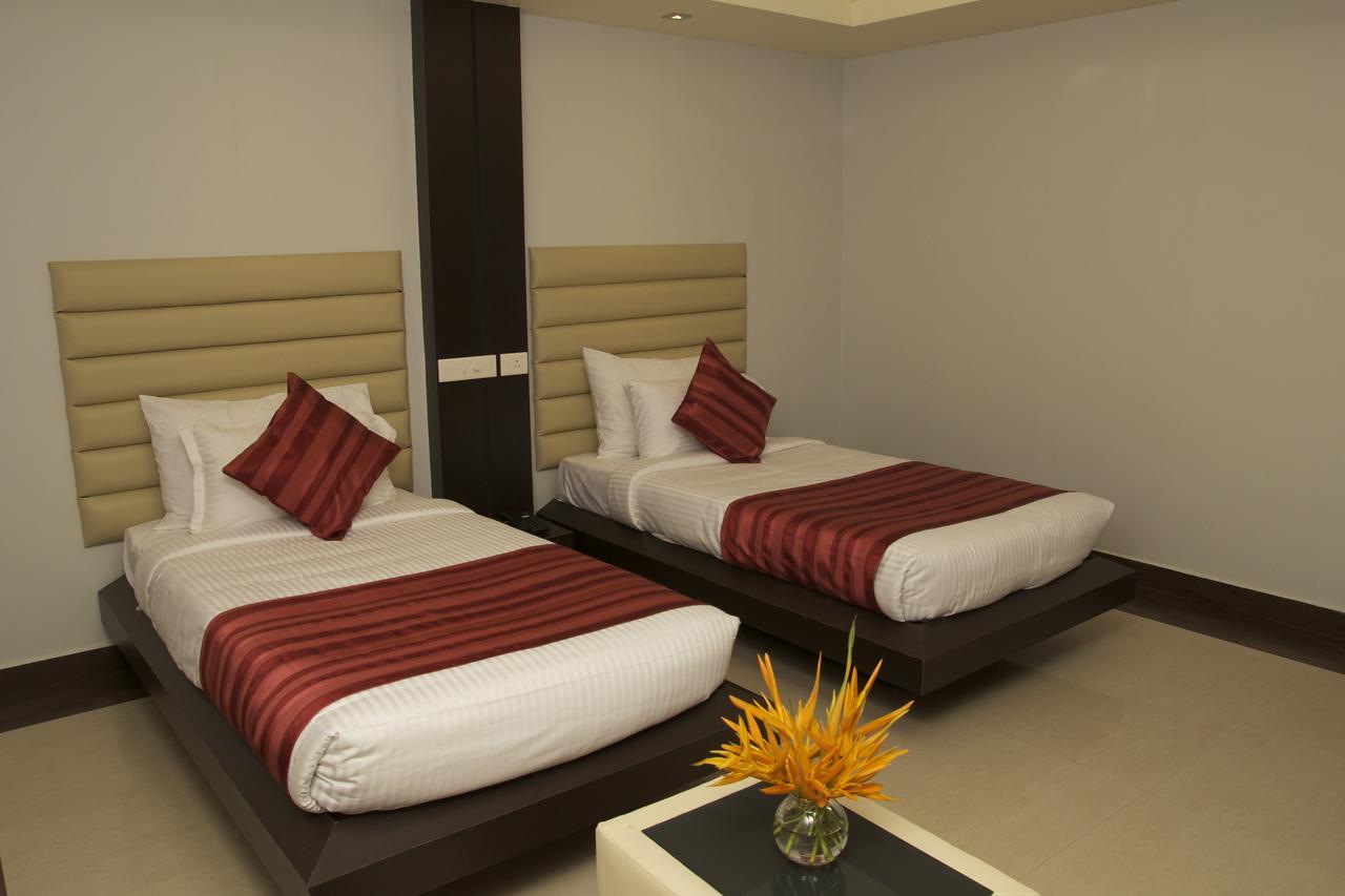 Imperial Regency Hotel Kochi Exterior foto